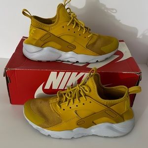Nike Air Huarache Run Ultra GS - Yellow sz7